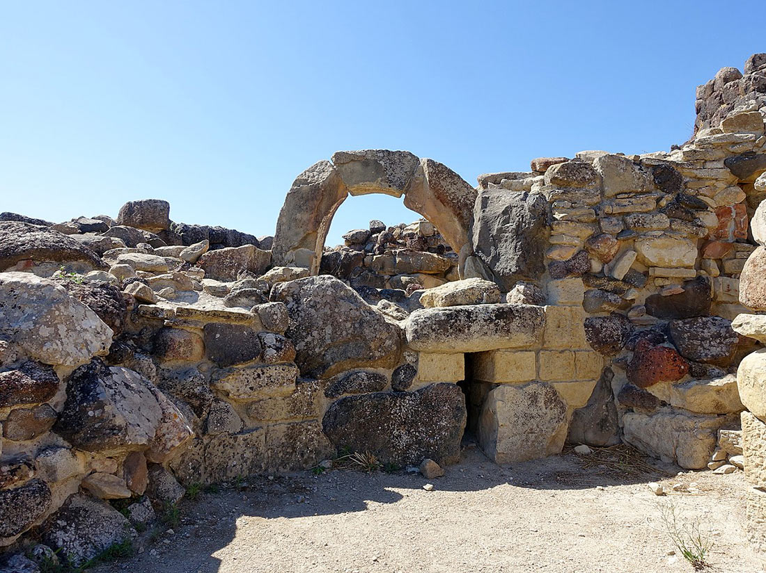 Су-Нуракси-ди-Барумини: монументальная башня древней цивилизации на территории итальянской Сардинии авиатур,автотуризм,велотуризм,виза,гид,города,заграница,Италия,мир,отдых,отпуск,поездка,путешествие,самостоятельные путешествия,страны,тур,туризм,турист,экология,экскурсионный тур