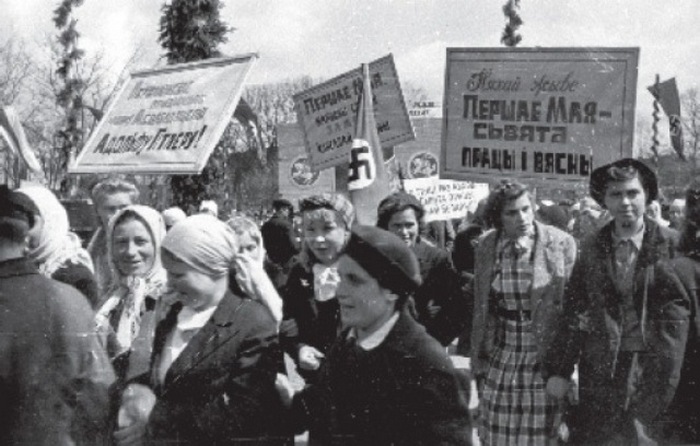 Первомайские праздники в оккупированном Минске.