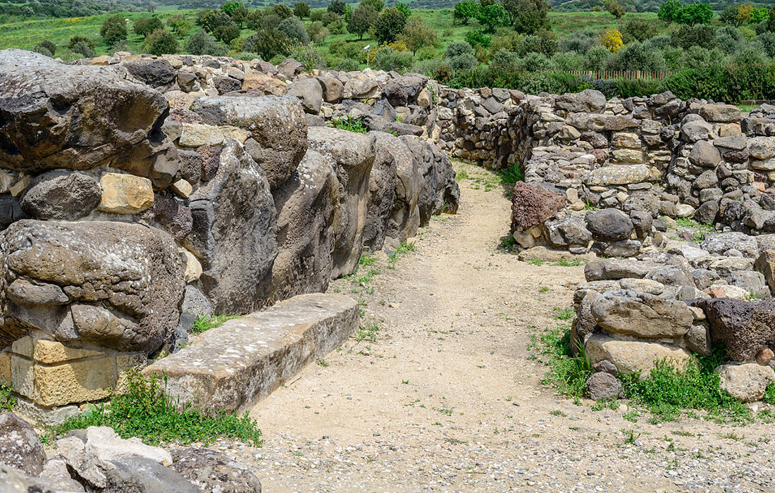 Су-Нуракси-ди-Барумини: монументальная башня древней цивилизации на территории итальянской Сардинии авиатур,автотуризм,велотуризм,виза,гид,города,заграница,Италия,мир,отдых,отпуск,поездка,путешествие,самостоятельные путешествия,страны,тур,туризм,турист,экология,экскурсионный тур
