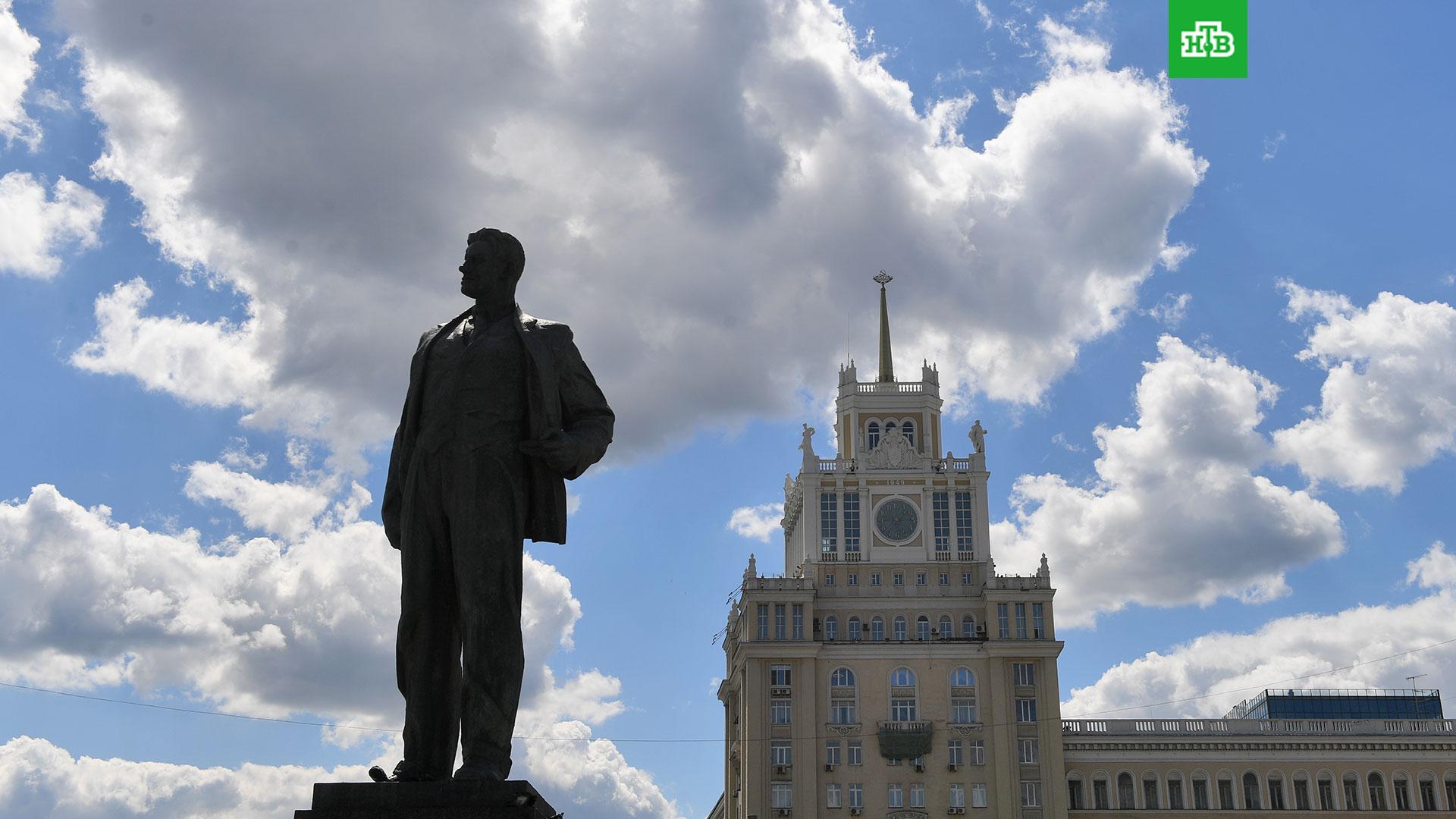 Москва оцените. Фотосессия в Москве. Экология Москвы. Атмосфера Москва. Люди на фоне Москва Сити.