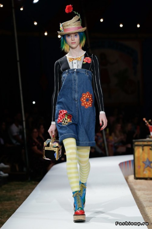 Moschino Круизная коллекция 2019 Moschino Круизная коллекция 2019