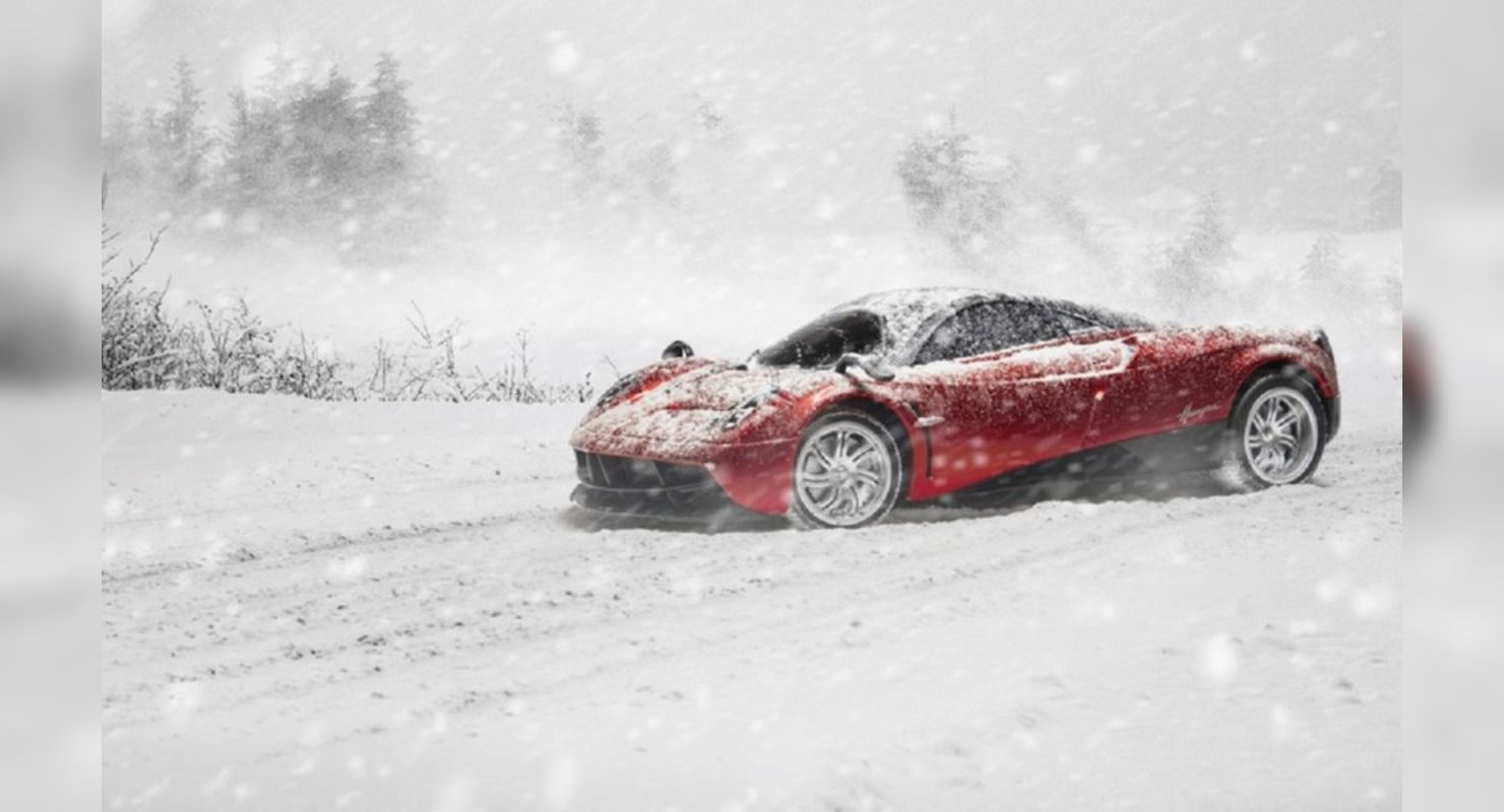 В сети появились фотографии гиперкара Pagani Huayra в снегах Череповца