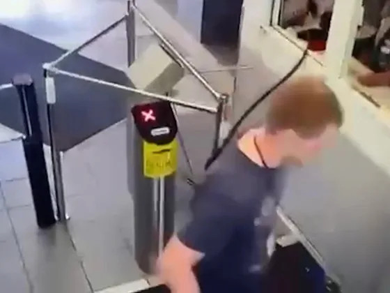 Сотрудник петербургского завода напал на коллег, ранив их из лука