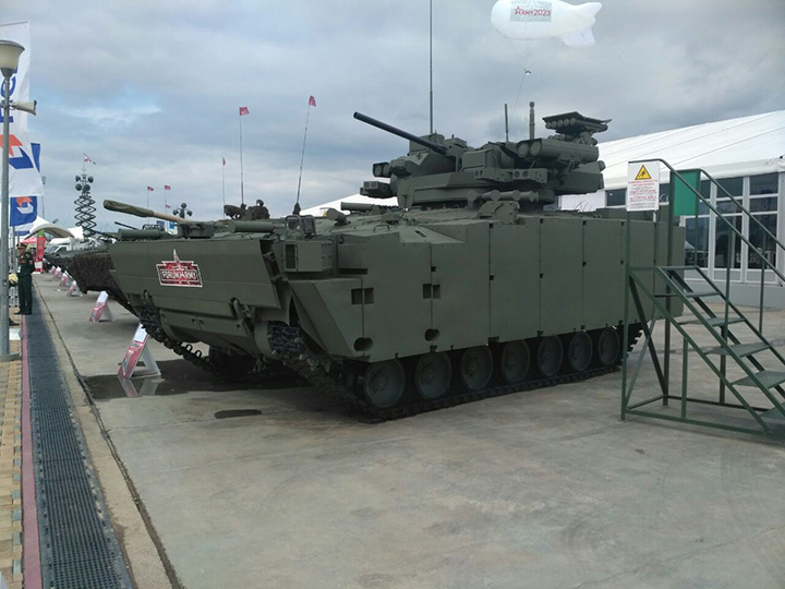 ИСПОВЕДЬ РУССКОЙ АРМИИ: ПО ВРАГУ УДАРЯТ "СТАЛЬНОЙ СТАРИК" И "БЕЗУМНЫЙ МАКС" оружие