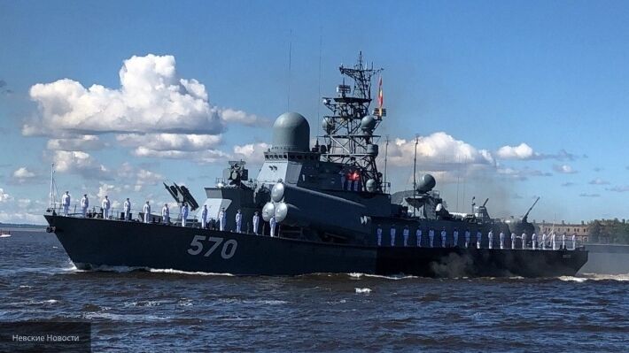 Подводник Хмыров призвал не впадать в эйфорию от комплиментов Запада в адрес ВМФ РФ