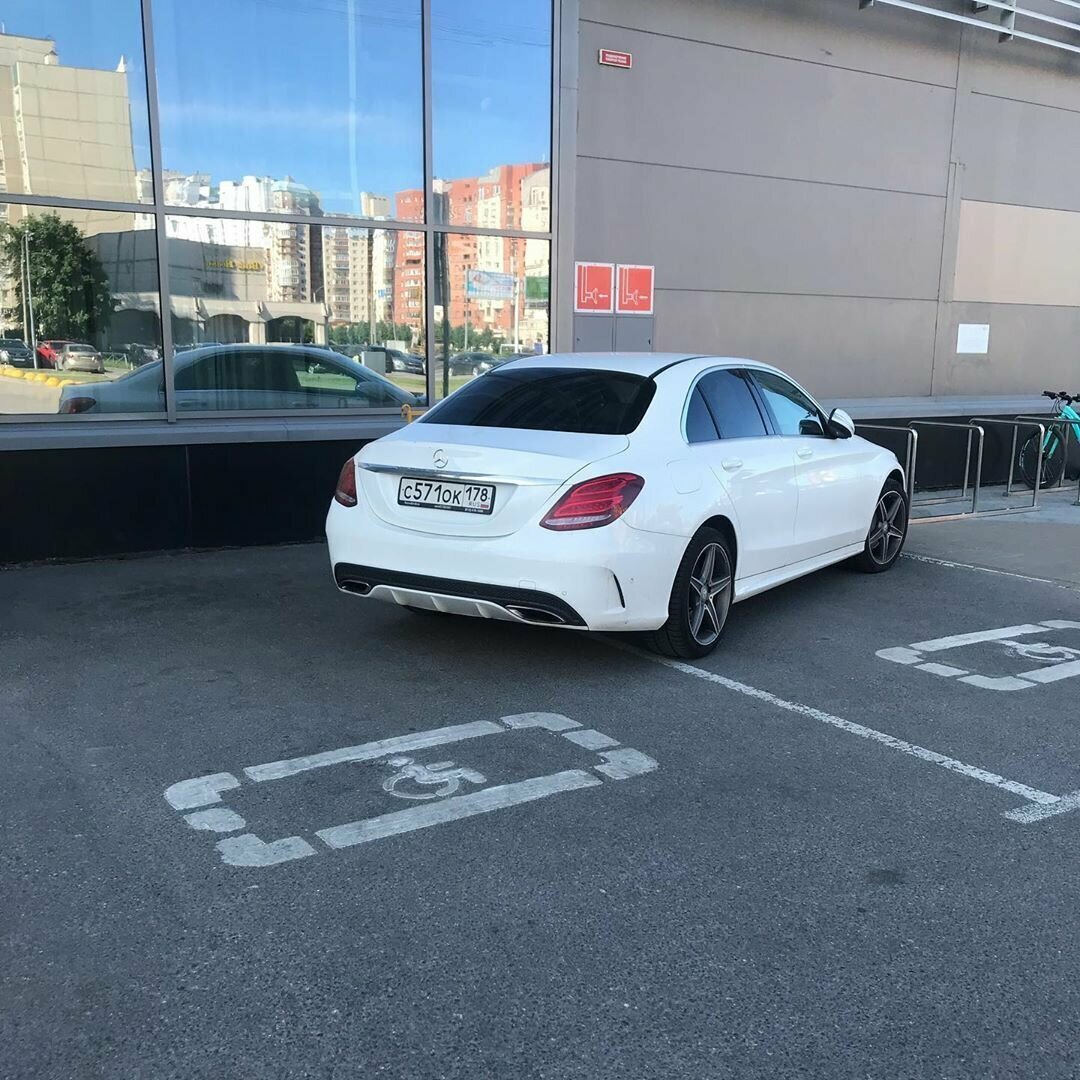 12 фото чудес автопарковки: от автохамов до лайфхаков авто,автомобиль,машины,происшествия,советы