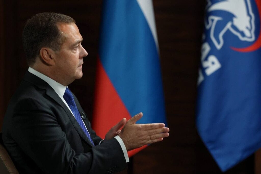 Медведев предупредил о скорой революции в мире из-за новых санкций ЕС