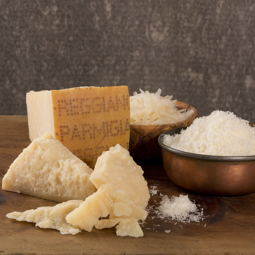 Странный банк: для чего в итальянском банке хранятся тонны сыра сорта пармезан