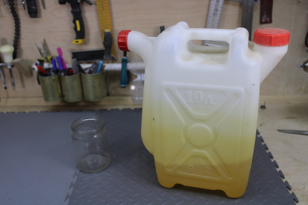 Как заделать огромную дыру в шифере или трещину за несколько минут и не тратить деньги на клей и прочее Как заделать огромную дыру в шифере или трещину за несколько минут и не тратить деньги на клей и прочее ремонт и строительство,сделай сам