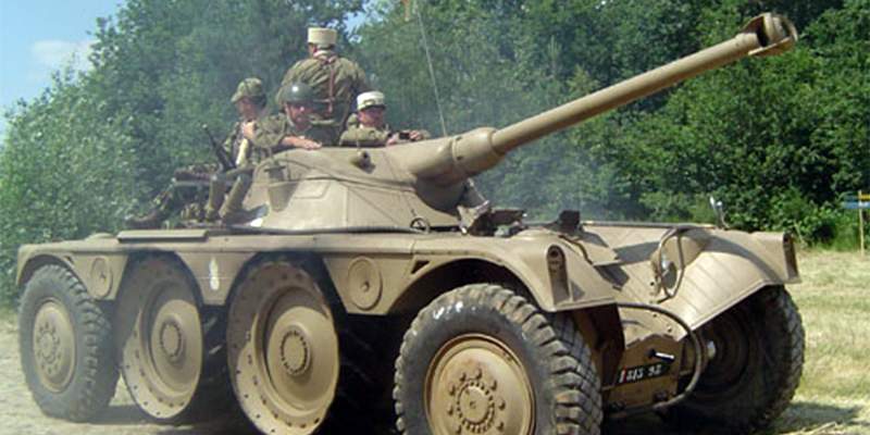 Какие танки лучше, колёсные или гусеничные? Какие танки лучше, колёсные или гусеничные? оружие