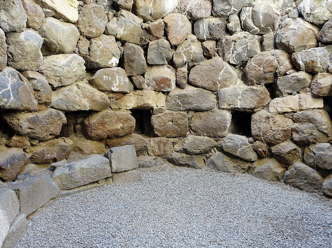 Су-Нуракси-ди-Барумини: монументальная башня древней цивилизации на территории итальянской Сардинии авиатур,автотуризм,велотуризм,виза,гид,города,заграница,Италия,мир,отдых,отпуск,поездка,путешествие,самостоятельные путешествия,страны,тур,туризм,турист,экология,экскурсионный тур