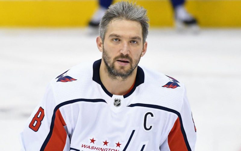 Чешская звезда НХЛ удалил фотографию с Овечкиным из-за критики в соцсетях