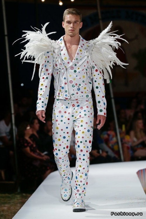 Moschino Круизная коллекция 2019 Moschino Круизная коллекция 2019