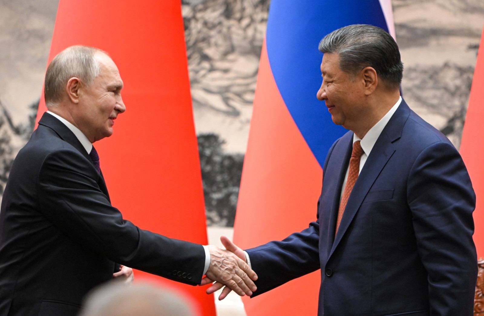 Хазин: Китай пытался кинуть Россию