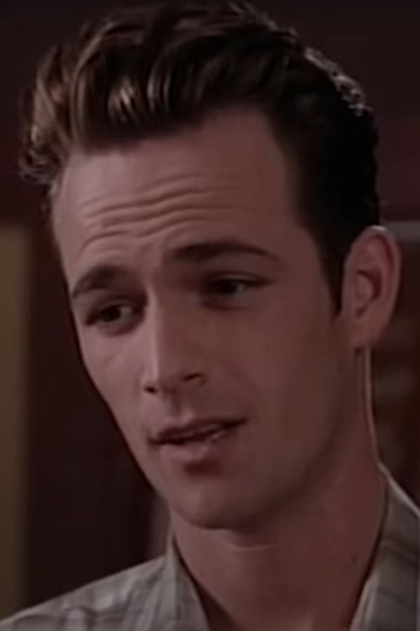 Dylan McKay (Luke Perry) stands in his house telling Brenda Walsh (Shannen Doherty) he believes in her and will admire her from afar. - Fox Screenshot
