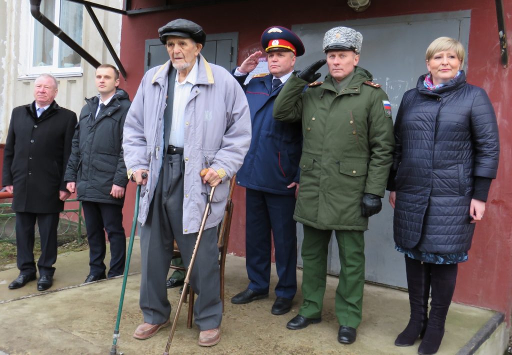 В деревне Богородицкое прошел настоящий военный парад для одного ветерана следственного, области, парад, Смоленской, ветеран, войны, Ленинград, битвы, части, торжественной, окончании, ЛенинградаПо, оркестра, освободителей, Великой, проживает, отправились, Около, военного, музыки