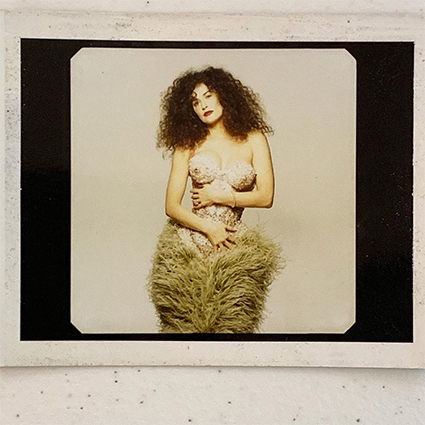 Пуловер-шарф: универсальный образ от Деми Мур в аэропорту Лос-Анджелеса Пуловер-шарф: универсальный образ от Деми Мур в аэропорту Лос-Анджелеса Звездный стиль