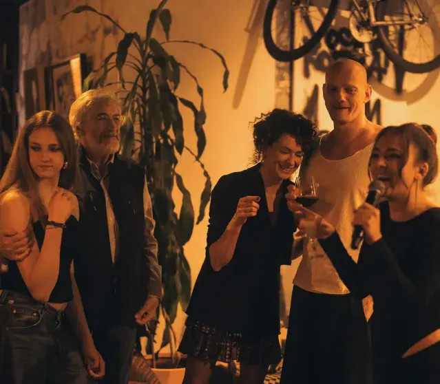 Торт с паспортом РФ: Аглая Тарасова показала новые фото со своего дня рождения после приговора суда рождения, Аглаи, ТарасовойДень, Тарасова, Раппопорт, актёр, актрисы, бывший, Колокольников, грамма, родила, Антон, Чайкина, отношениях, актриса, спела, друзьями, Аглая, туфлях, блистала