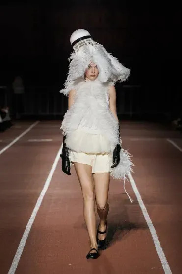 Анастасия Решетова (с новой стрижкой), Елена Перминова, Карина Истомина, Катя IOWA посетили показ 