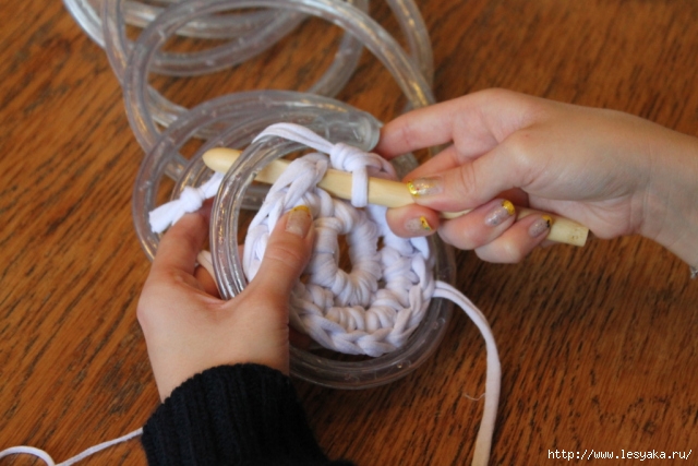 Эта мудрая женщина обвязала крючком светодиодный шнур. Результат получился сказочный!!! Эта мудрая женщина обвязала крючком светодиодный шнур. Результат получился сказочный!!! мастер класс