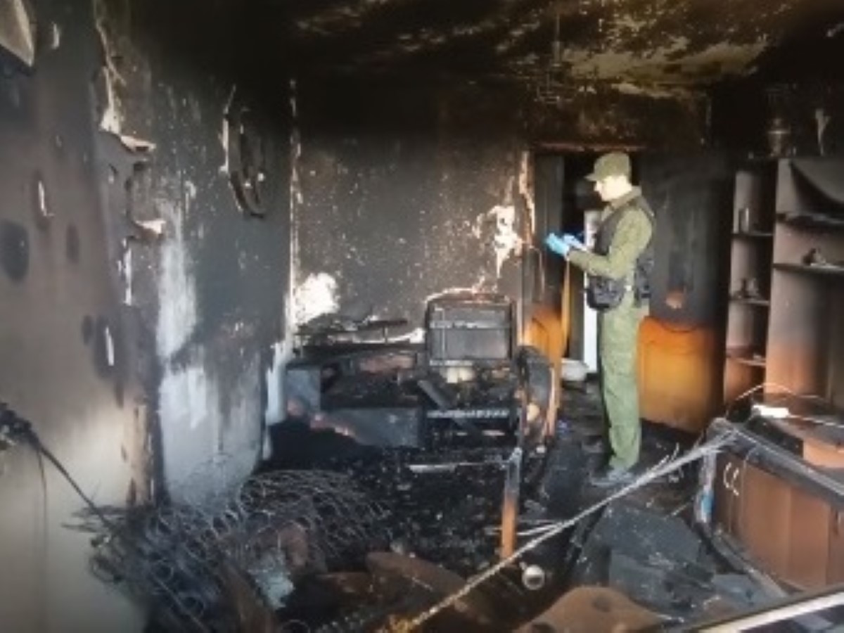 В Хабаровске на пожаре в доме на улице Тихоокеанской погиб мужчина