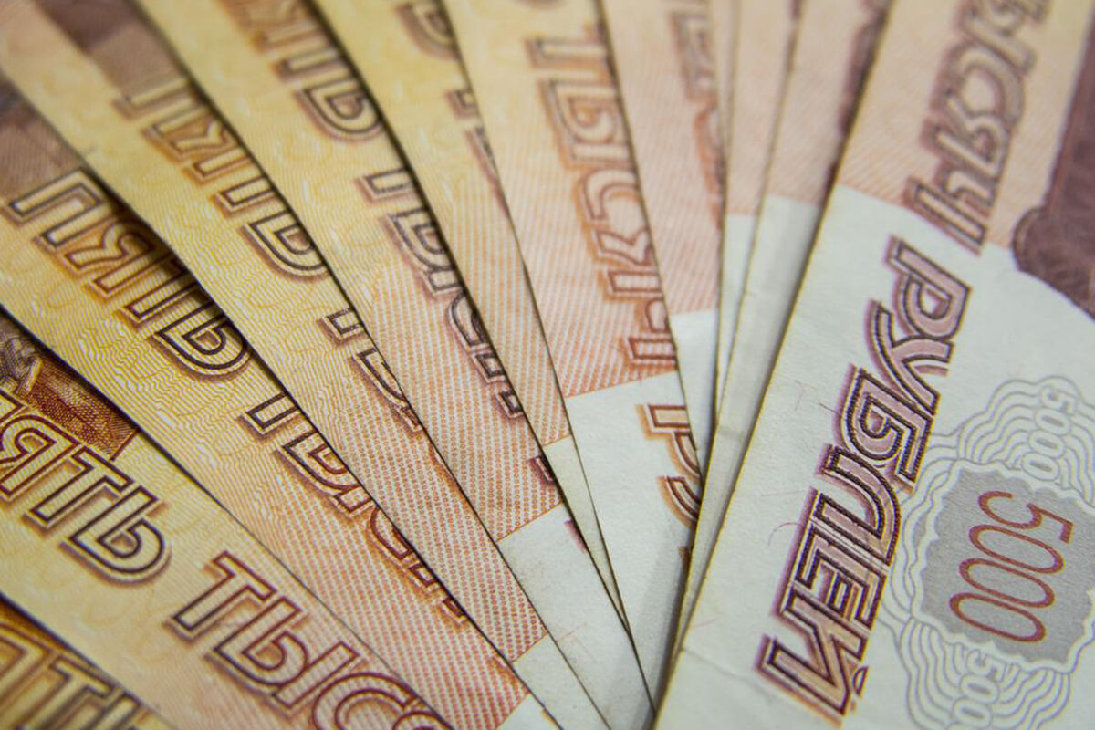 В Петербурге мошенники выманили у преподавателя 13,5 млн рублей