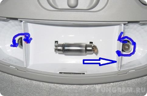 Замена лампочек плафона освещения салона Lada Kalina