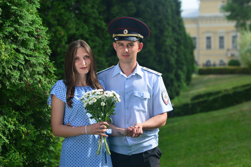 В Тверской области сотрудники МВД организовали фотовыставку ко Дню семьи, любви и верности
