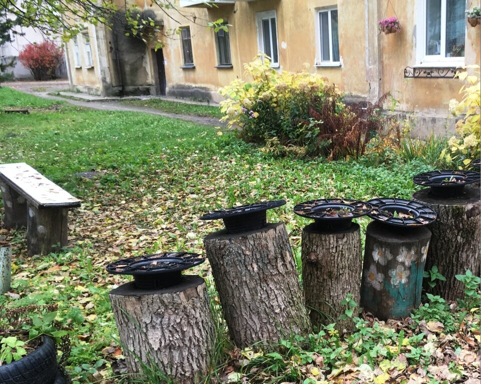 Столько негодования и обвинений я получила за то, что высказала свое мнение про подобное "украшение" дворов где и как,кто,ландшафтный дизайн,украшение дворов