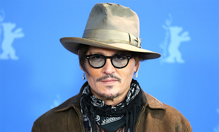 Шпионские игры: Джонни Депп уверен, что британские таблоиды прослушивают его телефон с 1998 года