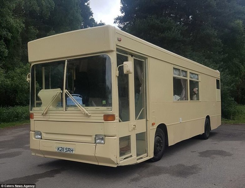 Шикарный дом из строго автобуса