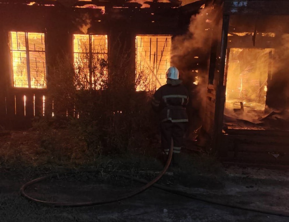 В Меленковском районе в Воютино одновременно сгорели библиотека, ФАП и почта