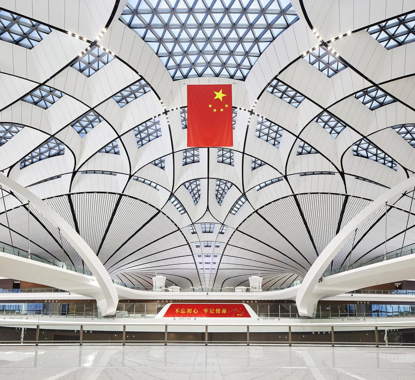 Прогулка по международному аэропорту Пекина Дасин