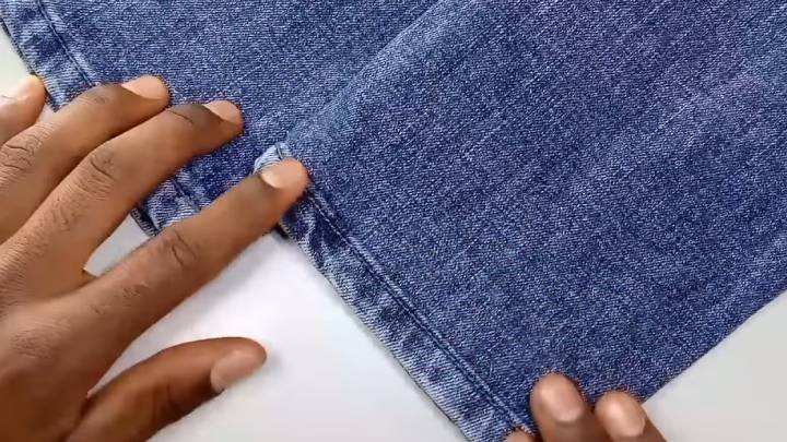 Укоротите джинсы без швейной машинки — простая техника шитья для новичков нужно, чтобы, этого, джинсы, внутри, вокруг, «назад, джинсов, нитку, иголка», каждом, заводить, Подшейте, прошить, носке, мешала, ткань, лишняя, закрепить, стежкеДойдя