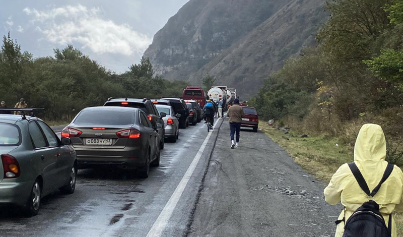 На российско-грузинской границе в Северной Осетии скопилось около 5 тысяч машин