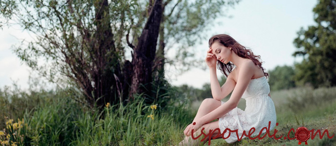 девушка мечтает