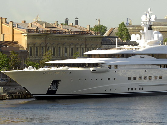 В Думе предложили обнулить налоги на ввоз в Россию самолетов и яхт