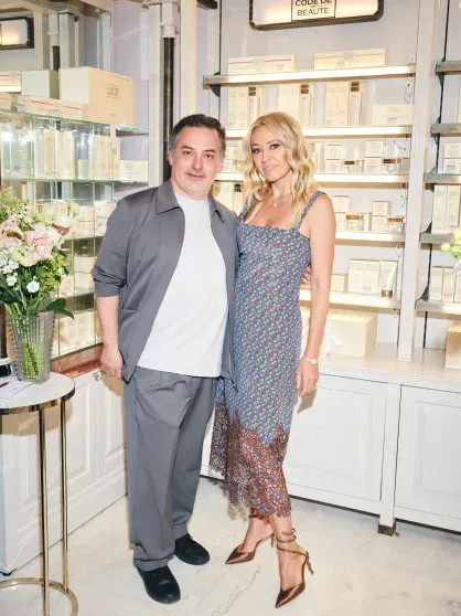 Полина Аскери, гендиректор ГУМа Теймураз Гугуберидзе и Константин Андрикопулос на открытии бьюти-корнера Яны Рудковской: новые фото Рудковская, Шелягова, РудковскаяЕкатерина, Полина, Екатерина, Андрикопулос, Лисовец, супругой, Сабуренкова, Ольгой, Барановская, Медведева, РудковскаяВиктория, Алексеева, Полетаева, посетили, Достман, бренда, Филин, Ермак