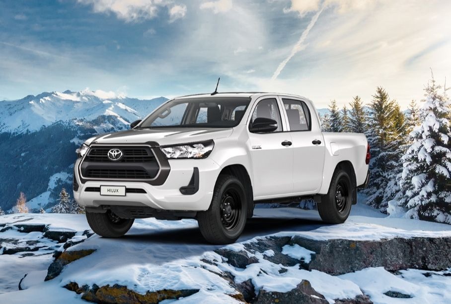 Российский Toyota Hilux обзавелся бензиновым мотором