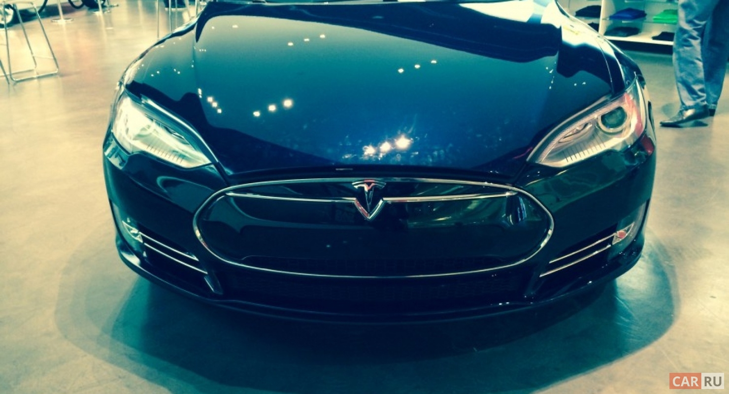 Tesla ввела плату за использование навигатора Автомобили