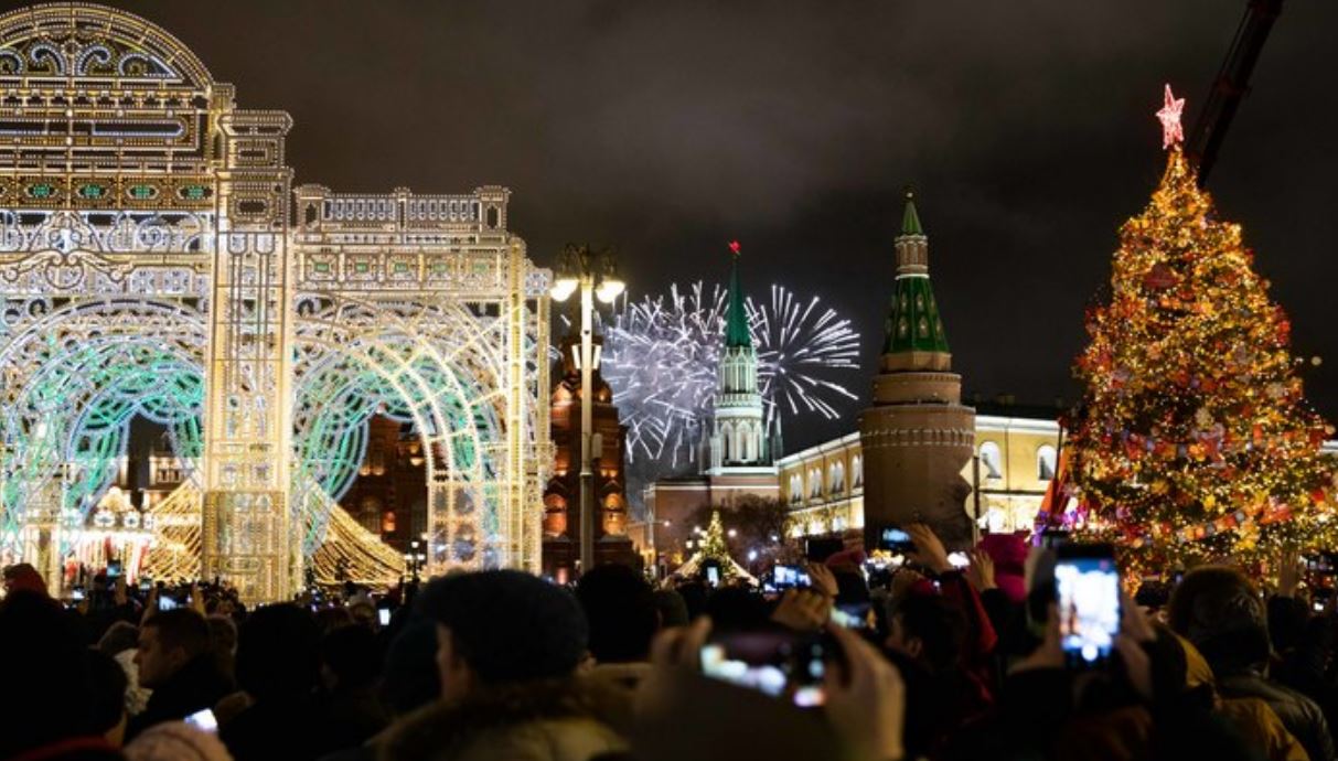 “Это как отменить восход солнца”: Москвичи задумали бунт из-за запрета Собяниным новогодних гуляний