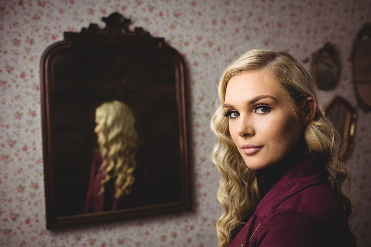 Американка нашла тайную комнату за зеркалом в съёмной квартире
