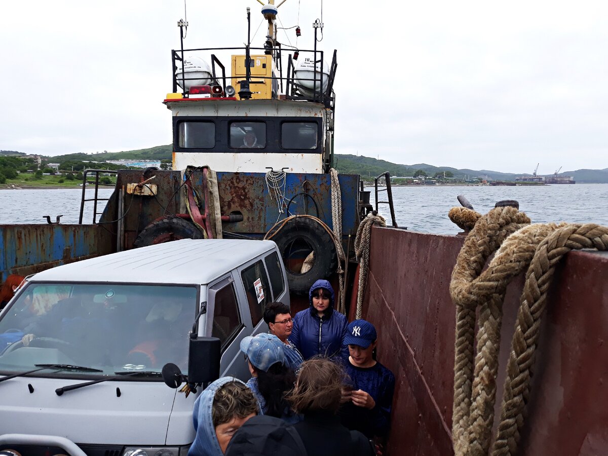 плоская баржа получила пробоину в дне 200 см2. фильм про девушку на барже. предложение со словом мы шли 1 класс. нефтяной танкер вид сбоку. старая баржа.