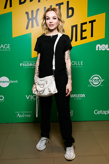 Бьюти-дайджест: от Марго Робби в рекламе духов Chanel до нового магазина Sephora Новости красоты,Ябудужить100лет