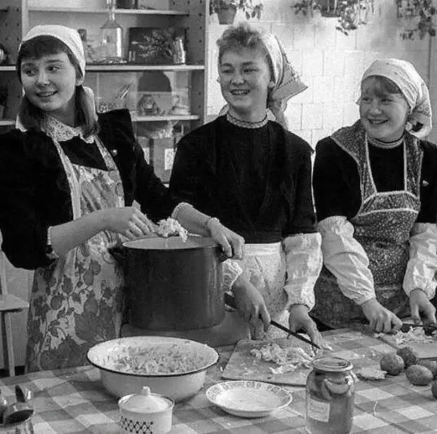 Почему советские школьницы выглядели старше своих лет возраст,выпускницы,дети,история,школьницы