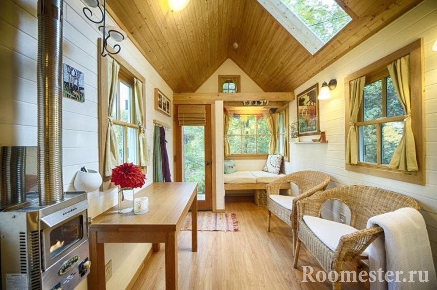 ÐÐ»ÐµÑÐµÐ½Ð½ÑÐµ ÐºÑÐµÑÐ»Ð° Ð¸ ÑÑÐ¾Ð» Ñ Ð¾ÐºÐ½Ð°