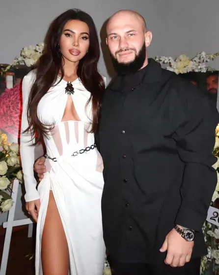 Оксана Самойлова и Джиган вместе отметили день рождения младшей дочери Самойлова, Джиган, Оксана, самая, дочери, дочерьюДжиган, апреля, очень, развелись, стороны, совместно, нового, разделили, нажитое, имущество, соглашение, мировое, заключили, официально, поровну