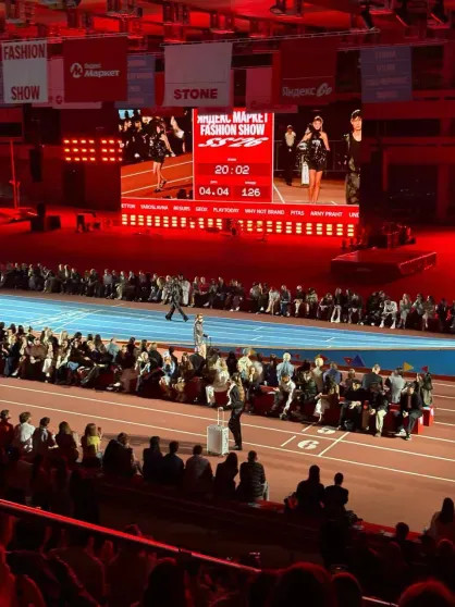 Анастасия Решетова (с новой стрижкой), Елена Перминова, Карина Истомина, Катя IOWA посетили показ 