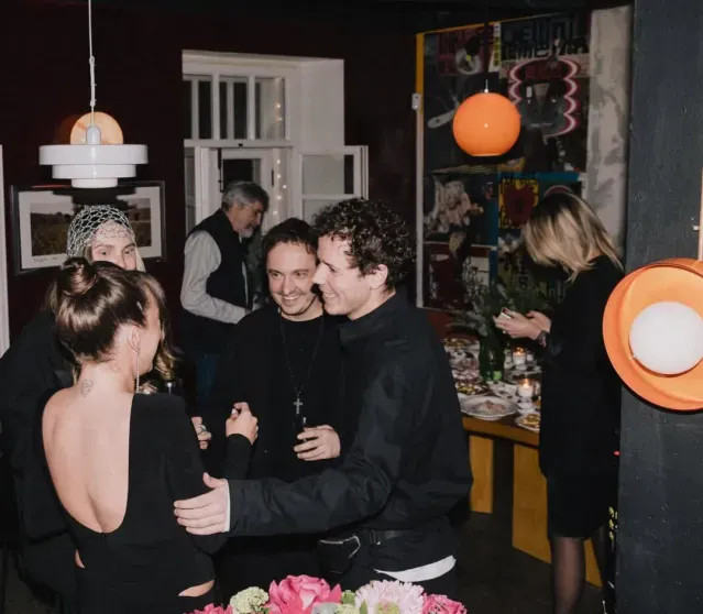 Торт с паспортом РФ: Аглая Тарасова показала новые фото со своего дня рождения после приговора суда рождения, Аглаи, ТарасовойДень, Тарасова, Раппопорт, актёр, актрисы, бывший, Колокольников, грамма, родила, Антон, Чайкина, отношениях, актриса, спела, друзьями, Аглая, туфлях, блистала