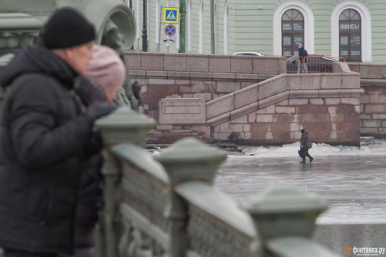 Премия дарвина мужик в кресле и шары